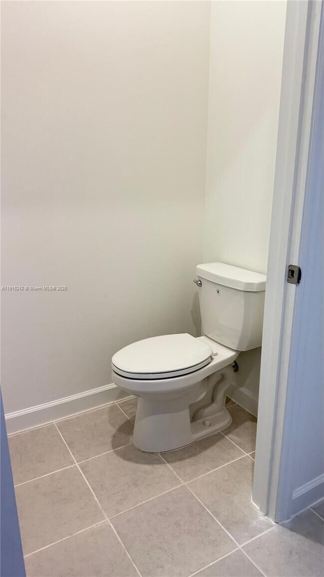 Building Photo - 2984 SE 23rd Ave