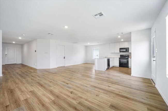 Building Photo - 220 California Bnd