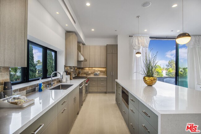 Building Photo - 10563 Ashton Ave