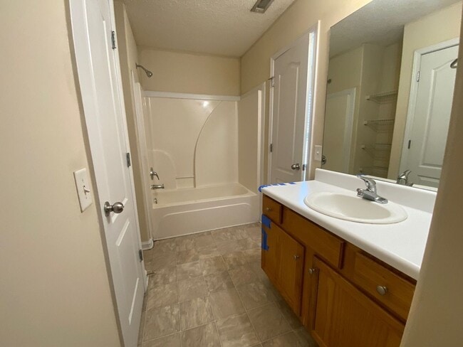 Building Photo - ROOMMATE MATCHING ONLY! PRE-LEASING FOR AUGUST 2026!