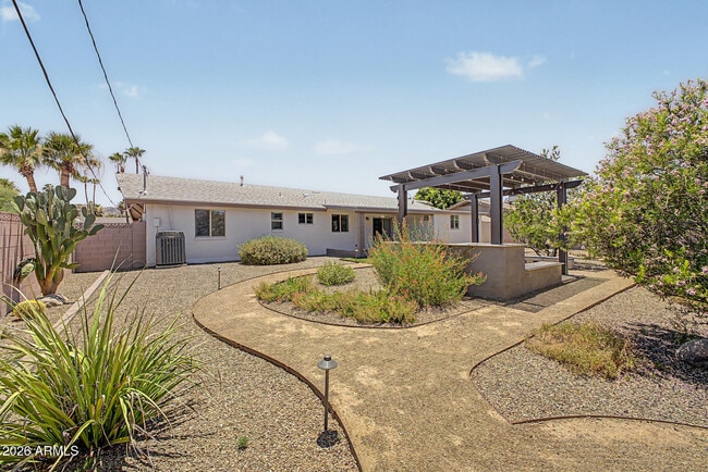Building Photo - 3910 E Shangri La Rd