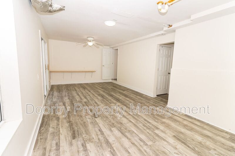 Building Photo - 1004 Roselawn Dr