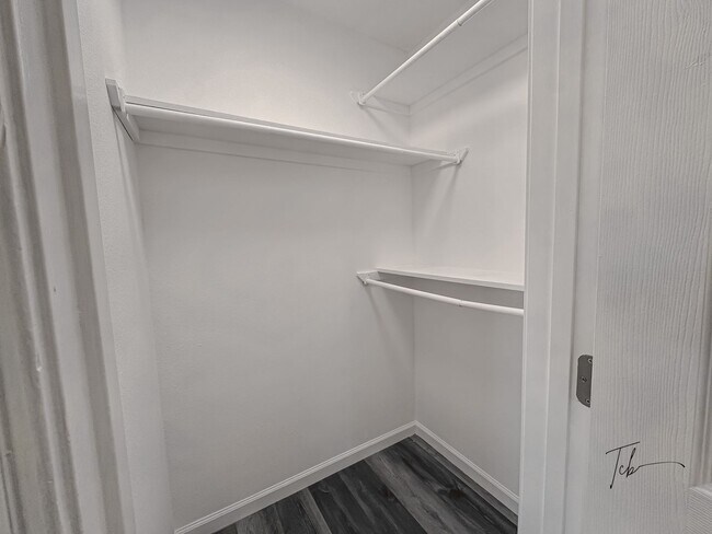 Building Photo - Available Now!  3 Bedroom, 2 Bathroom in Prime Bentonville Location, w/ Garage and Fenced-in Back...