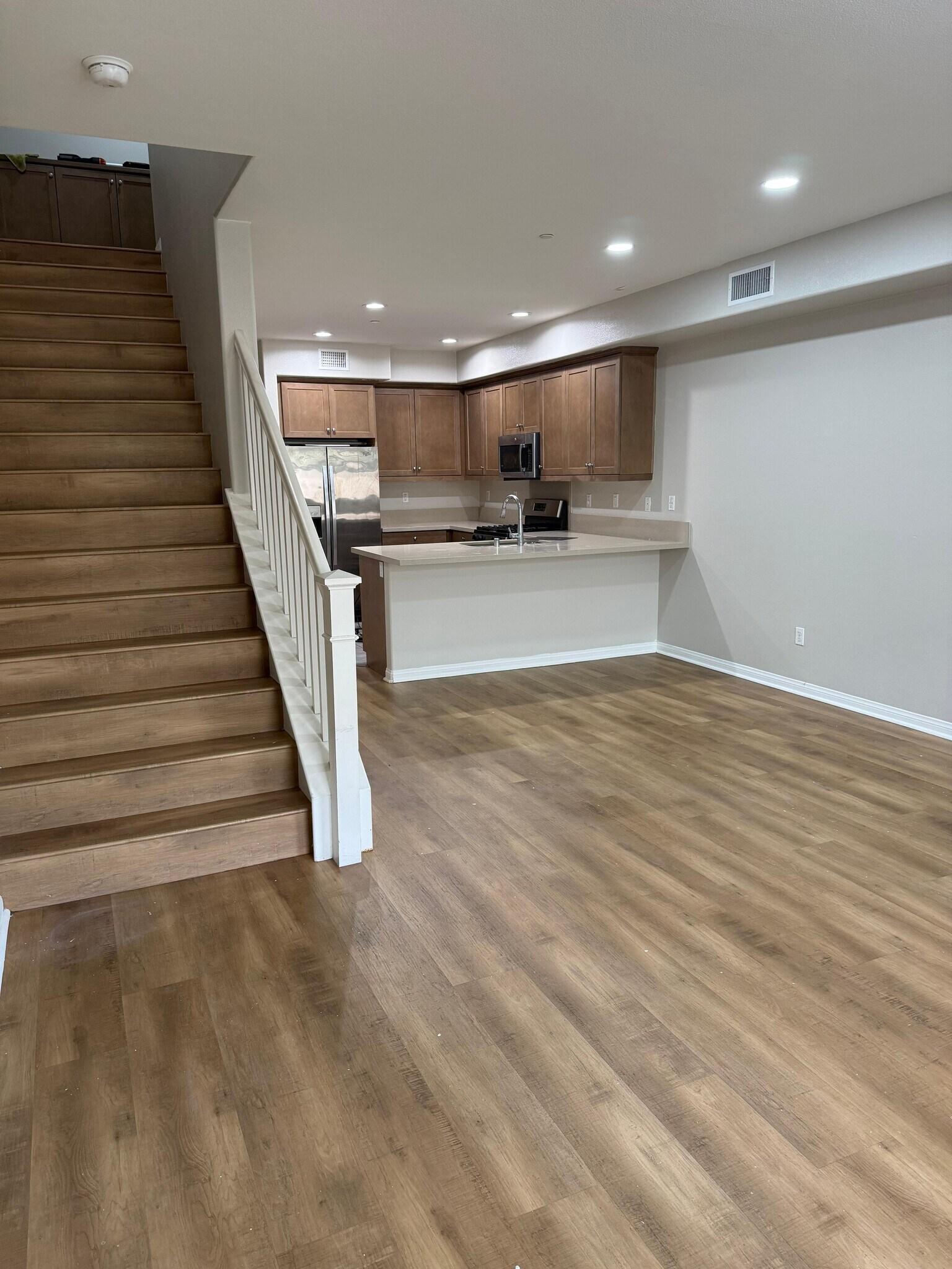 Building Photo - 335 N Fenimore Ave