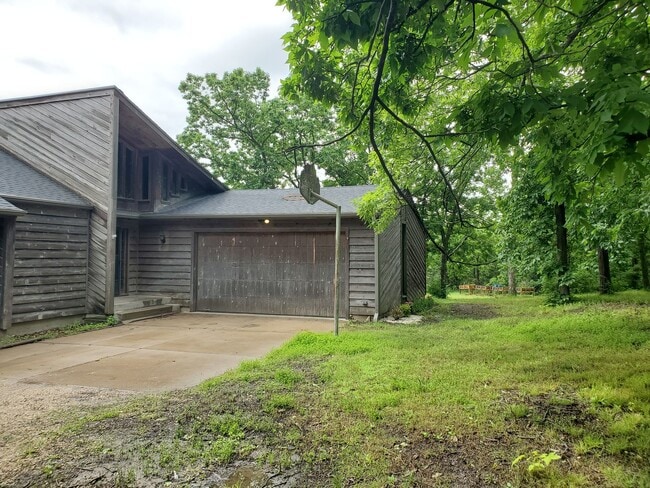 Building Photo - Secluded luxury cabin in woods with privat...