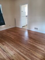 Building Photo - 936 E Benton St