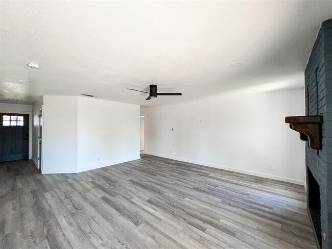 Building Photo - 6203 London Dr