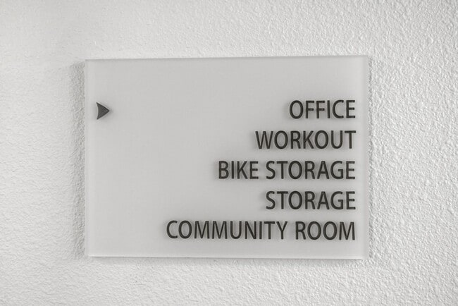 Building Photo - 1 bed 1 bath in renovated complex! This un...