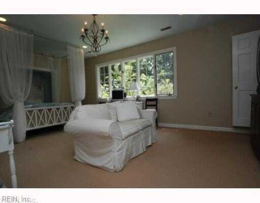 Building Photo - 925 Windsor Rd