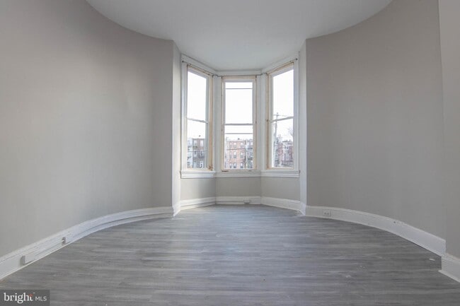 Building Photo - 2117 N Charles St