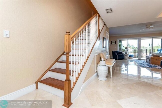 Building Photo - 270 Captains Walk