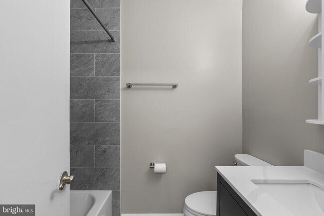 Building Photo - 18302 Streamside Dr