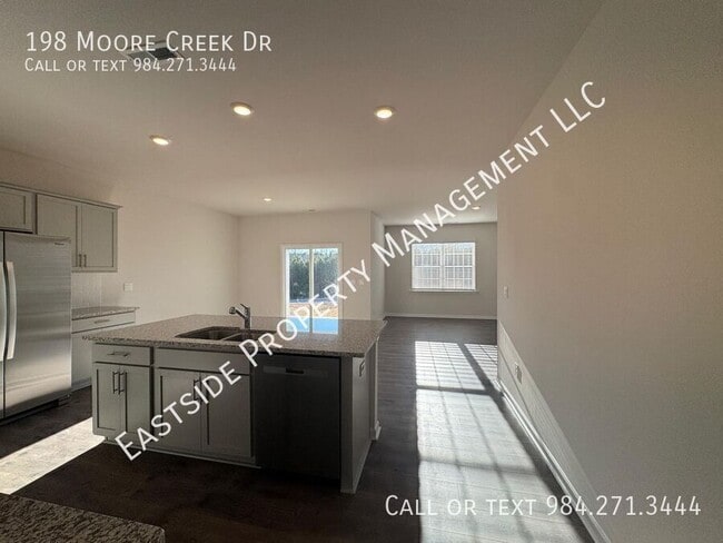 Building Photo - 198 Moore Crk Dr