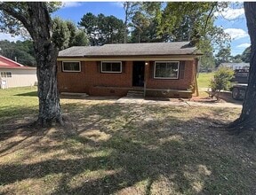 Building Photo - 3675 E Ridge Rd