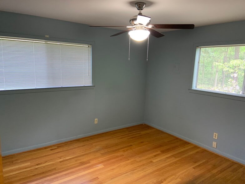 Building Photo - 56 Meadowlane Dr