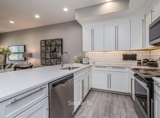 Building Photo - Spacious newer townhouse, 3BR and 2.;5 baths in Waukee, IA
