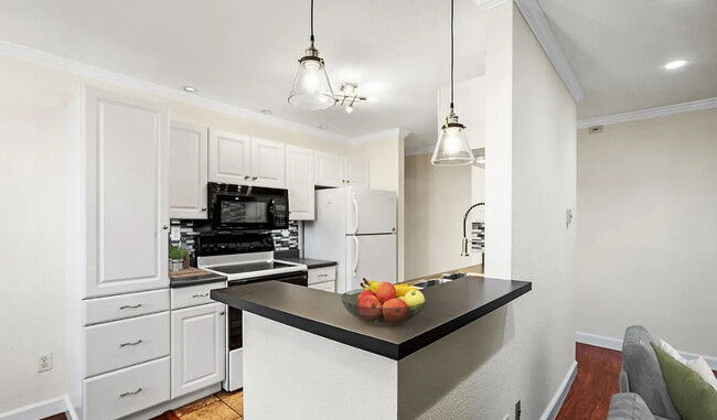 Building Photo - Welcome to this serene, generous unit in t...