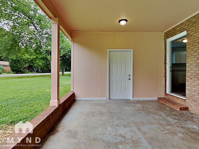Building Photo - 712 Winterfield Rd