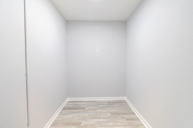 Building Photo - 770 Mahoney Rd