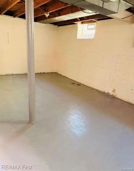 Building Photo - 15625 Bringard Dr