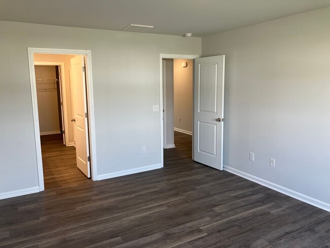 Building Photo - 3 Bedroom 2 Bathroom House- Groves at Sout...