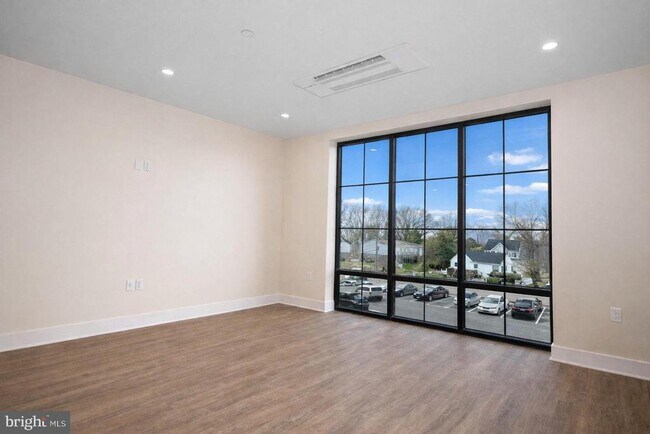 Building Photo - 128 N Bond St