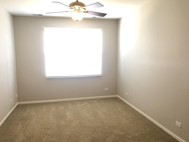 Building Photo - 2220 Aurora Dr