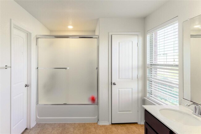 Building Photo - 606 Screech Owl Dr