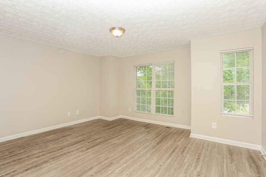 Building Photo - 5621 Union Pointe Dr