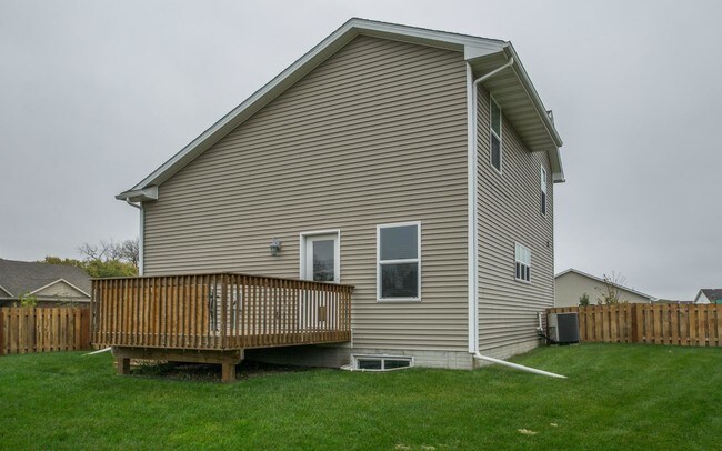 Building Photo - 3500 Park Side Dr