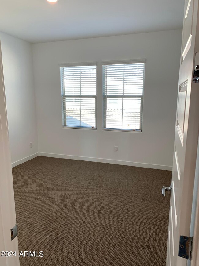 Building Photo - 4077 S Sabrina Dr