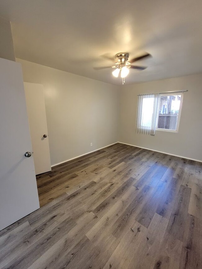 Building Photo - **RENT READY** 1BD/1BA CONDO