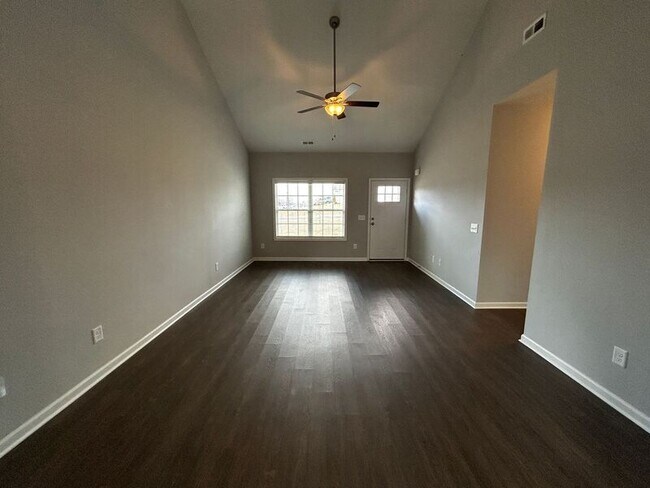 Building Photo - 1400 Pipeline Ave