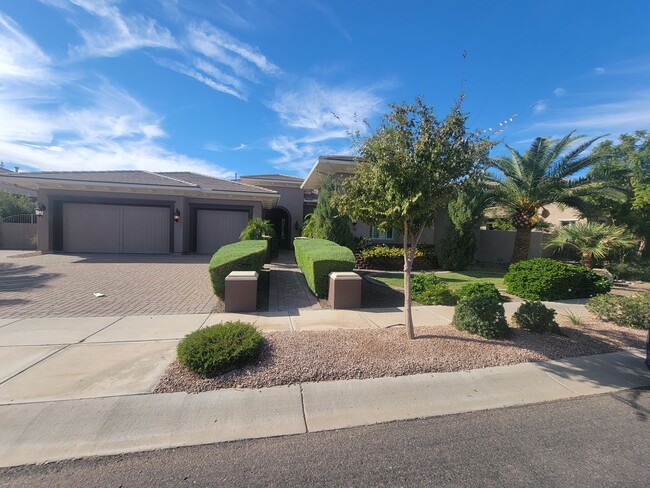 Building Photo - Captivating 5bd 4.5 bth in chandler