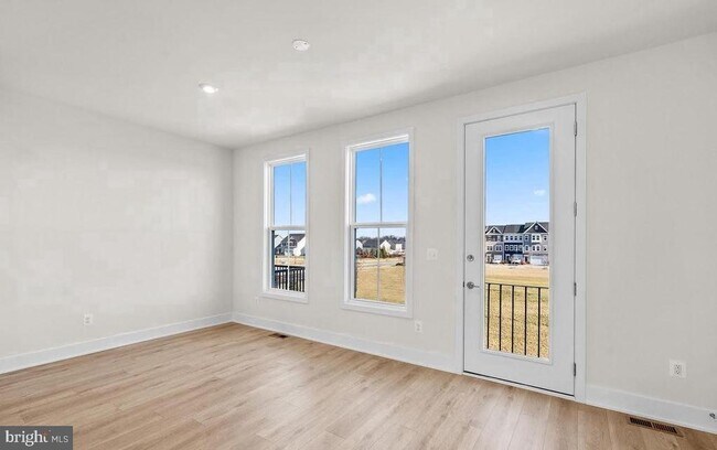 Building Photo - 127 Heyford Dr