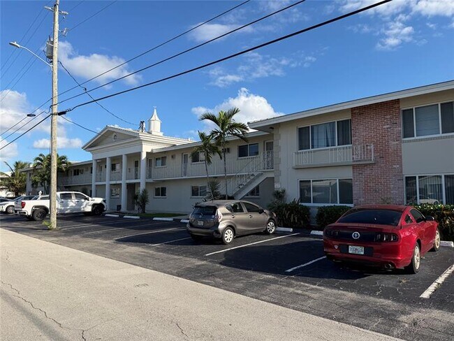 Building Photo - 2850 NE 30th St