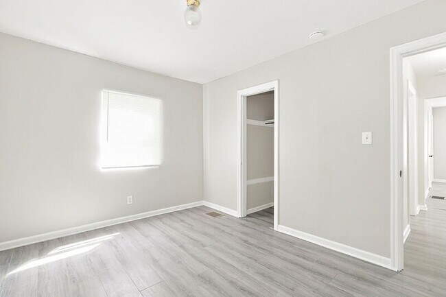 Building Photo - 108 Columbian Ave