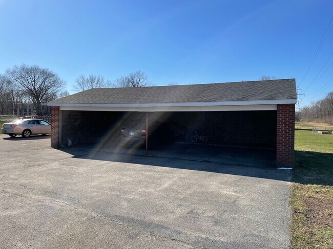 Building Photo - 680 Lake Michigan Dr NW