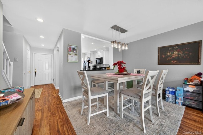 Building Photo - 12 Brook Dr