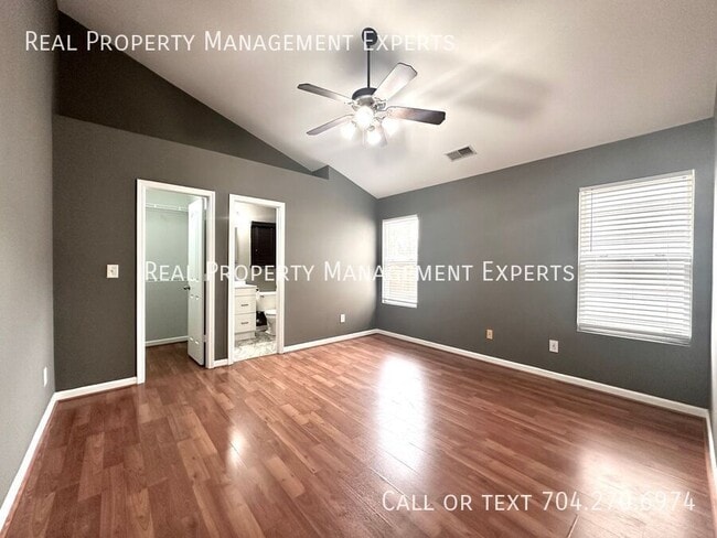 Building Photo - 6229 Green Vista Ct