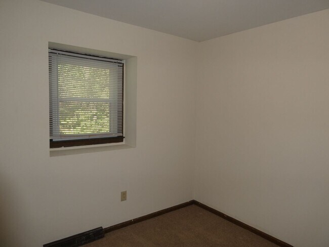 Building Photo - 1409 Joann St
