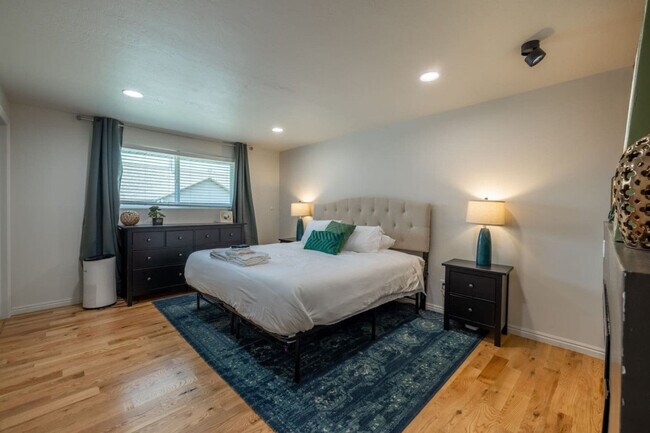 Building Photo - 9164 Coppercreek Cir