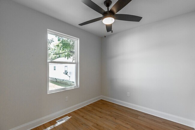 Building Photo - 1801 S Lyerly St