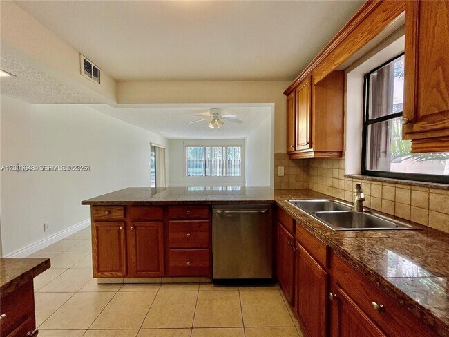 Building Photo - 2320 S Cypress Bend Dr