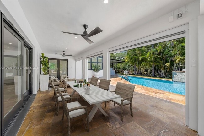 Building Photo - 5120 Carillo St