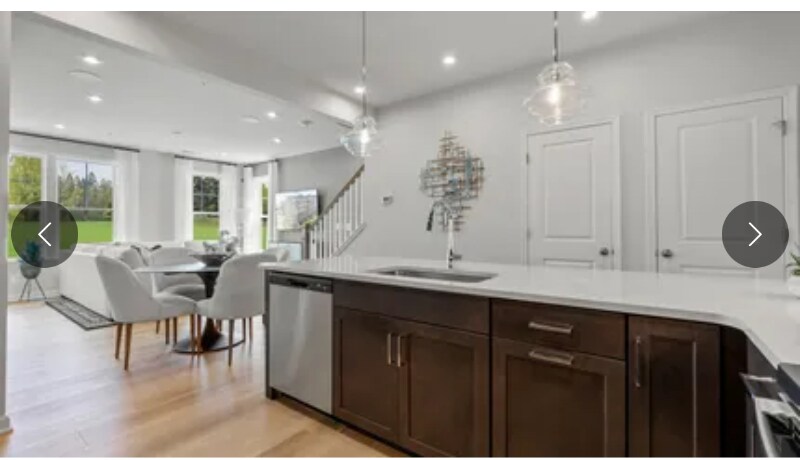 Building Photo - 658 b