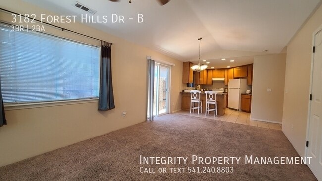 Building Photo - 3182 Forest Hills Dr