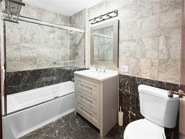 Building Photo - 2882 W 15th St