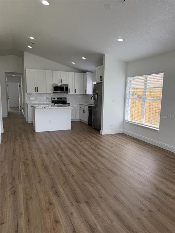 Building Photo - 9743 Hollyhill Dr