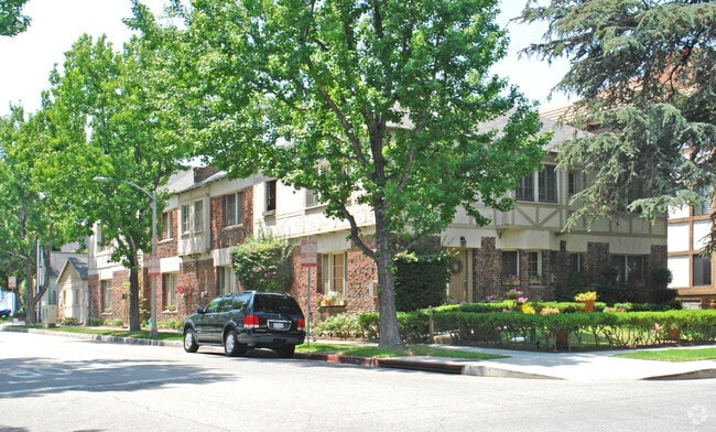 Building Photo - 9207 Alden Dr